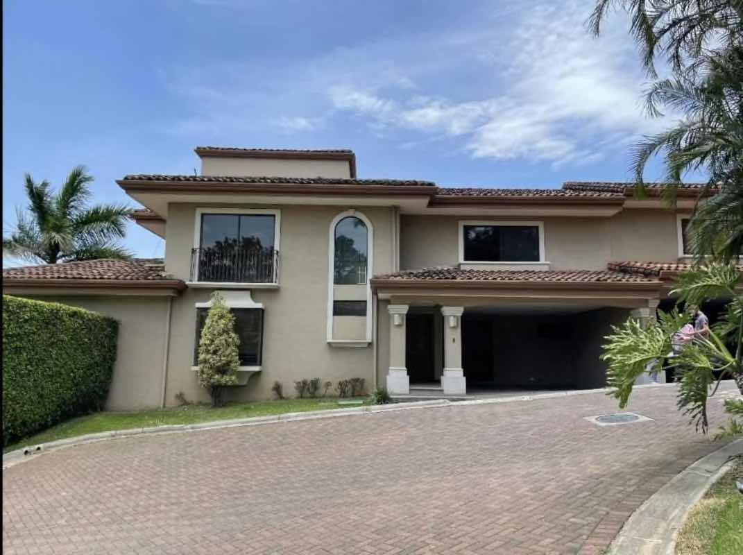 Alquiler Casa en Condominio Bosque de Lomas en Guachipelín