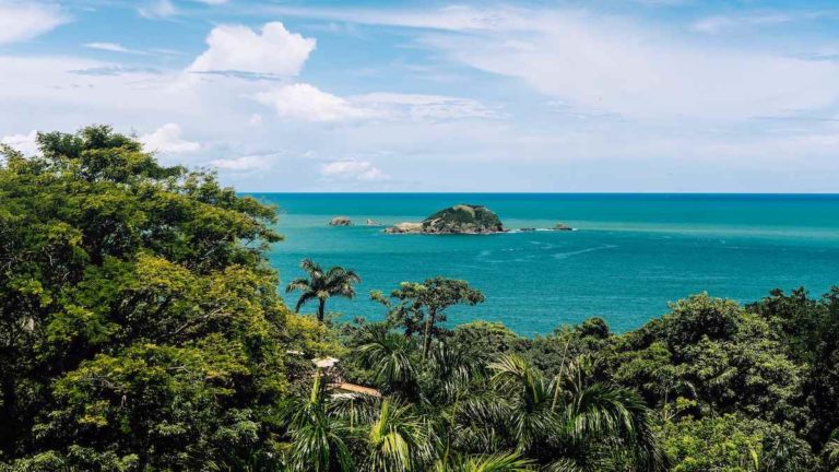 Why move to Costa Rica? Pros and Cons